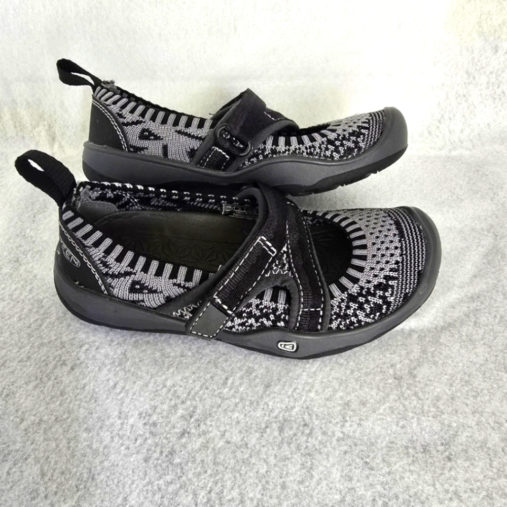 Keen Moxie Sport Mary Jane Black and Gray kids shoes, size 9c
